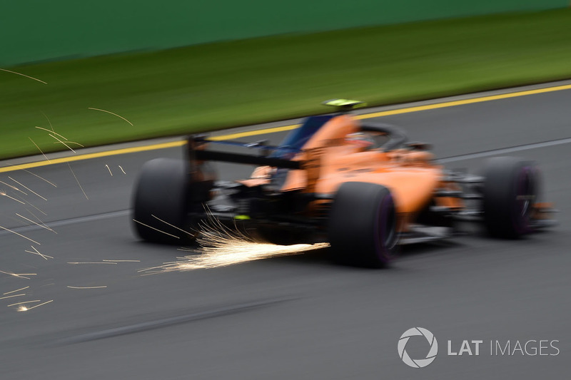 Stoffel Vandoorne, McLaren MCL33 kıvılcımlar