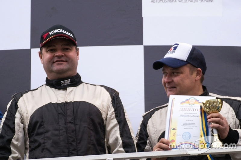 Подіум GT Open: Олег Скуз, Ігор Скуз, Павло Копилець, Євген Борщенко Подіум GT Open: Олег Скуз, Ігор Скуз, Євген Борщенко 30_подіум_GT Open_Олег Скуз_Ігорь Скуз_Павел Копилец_Евгеній Бощенко 31_подіум_GT Open_Олег Скуз_Ігорь Скуз_Павел Копилец_Евгеній Боще