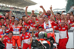 1. Andrea Dovizioso, Ducati Team; 2. Jorge Lorenzo, Ducati Team