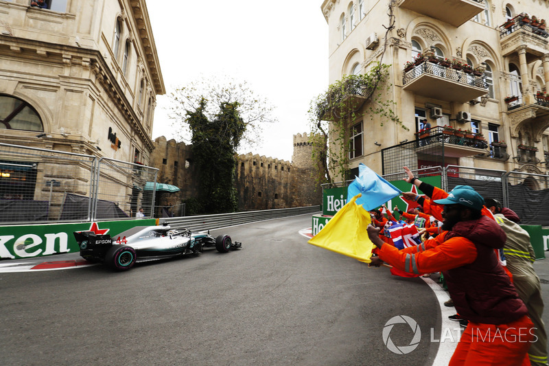 Победитель Льюис Хэмилтон, Mercedes AMG F1 W09