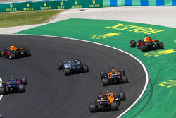 Daniel Ricciardo, Red Bull Racing RB13, auf Abwegen