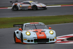 Экипаж №86 команды Gulf Racing, Porsche 911 RSR: Майк Хедлунд, Бен Баркер, Ник Фостер
