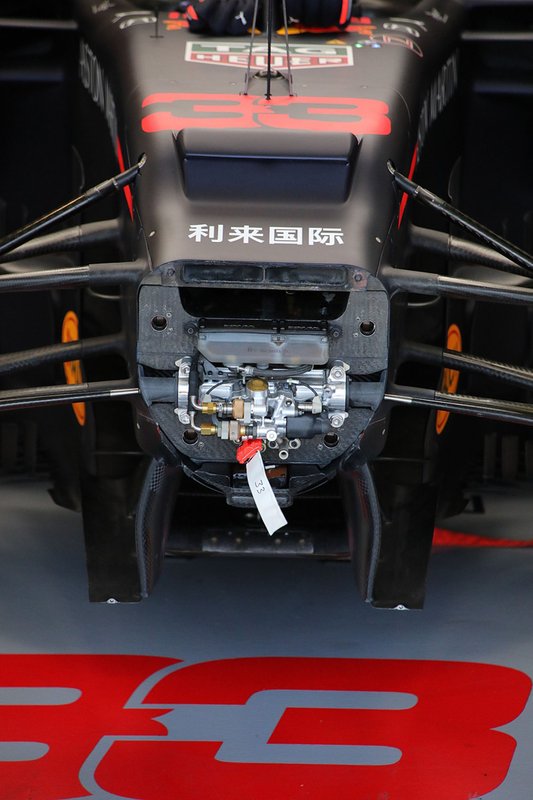 Red Bull RB15: la parte frontale del telaio senza la carrozzeria