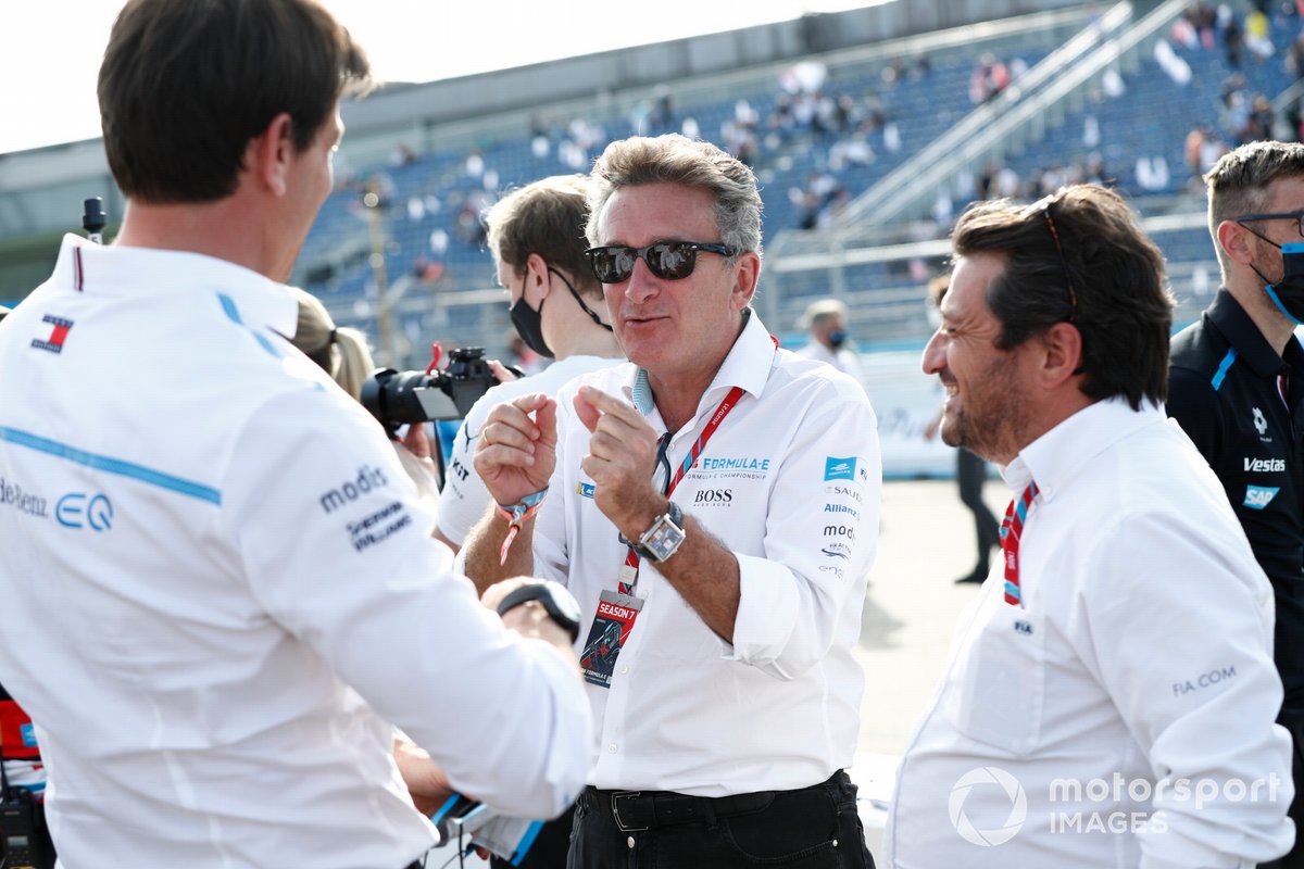 Alejandro Agag en discussion avec Toto Wolff