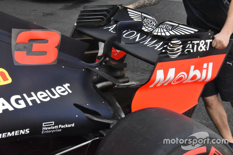 Red Bull Racing RB14, paratia ala posteriore