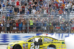 Il vincitore della gara Matt Kenseth, Joe Gibbs Racing Toyota