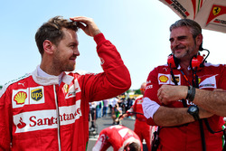 Sebastian Vettel, Ferrari; Maurizio Arrivabene, Ferrari-Teamchef
