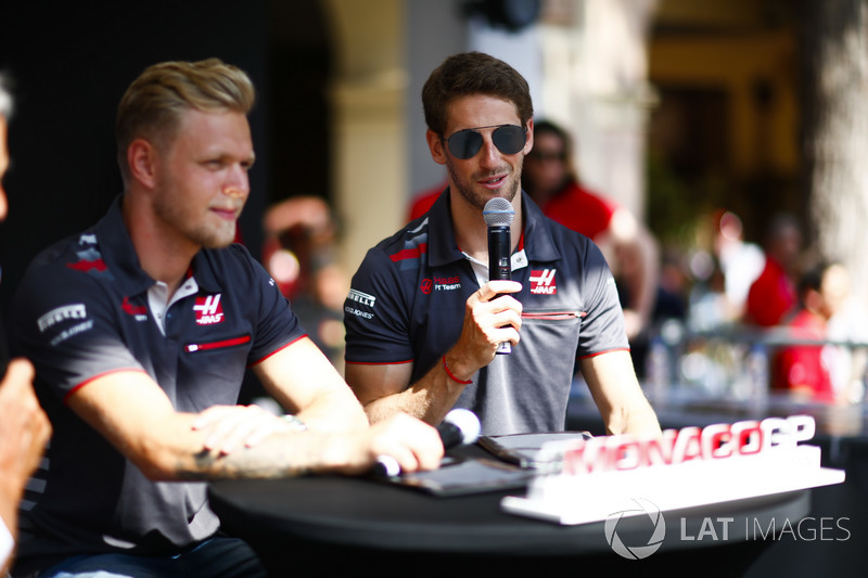Romain Grosjean, Haas F1 Team, et Kevin Magnussen, Haas F1 Team