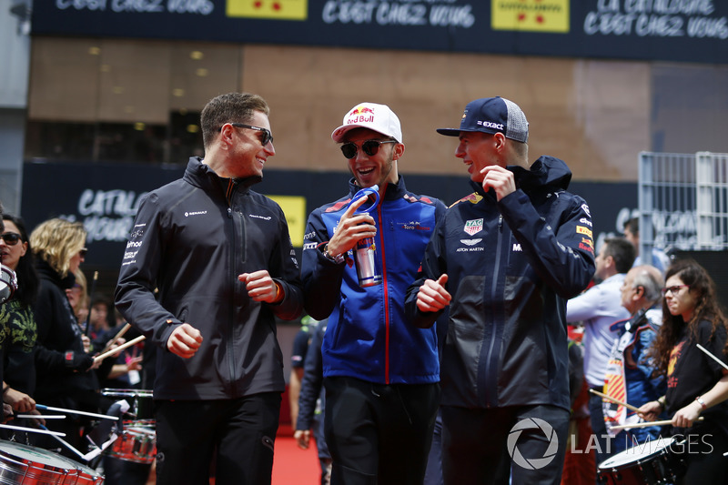 Stoffel Vandoorne, McLaren MCL33, Pierre Gasly, Scuderia Toro Rosso ve Max Verstappen, Red Bull Racing pilotlar geçit töreninde