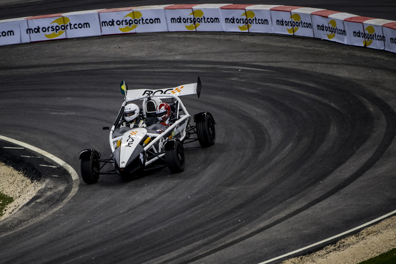 Helio Castroneves del Team Latin America alla guida dell'Ariel Atom Cup