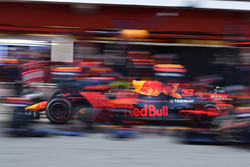 Max Verstappen, Red Bull Racing RB14 pit stop