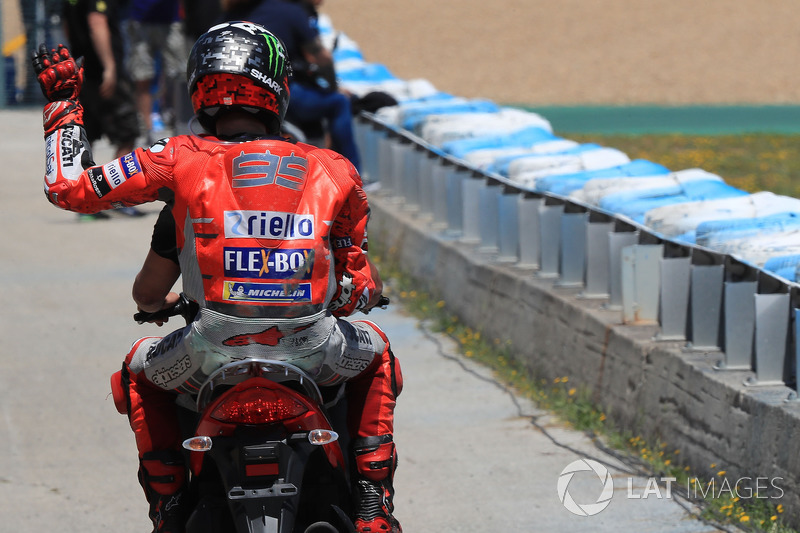 Jorge Lorenzo, Ducati Team, tras su caída
