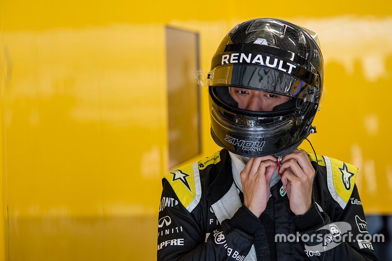 Guanyu Zhou, Renault Sport Academy, tests Renault 2017 F1 Car in Austria