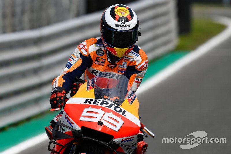 Jorge Lorenzo, tuvo un problema con el puño del manillar izquierdo
