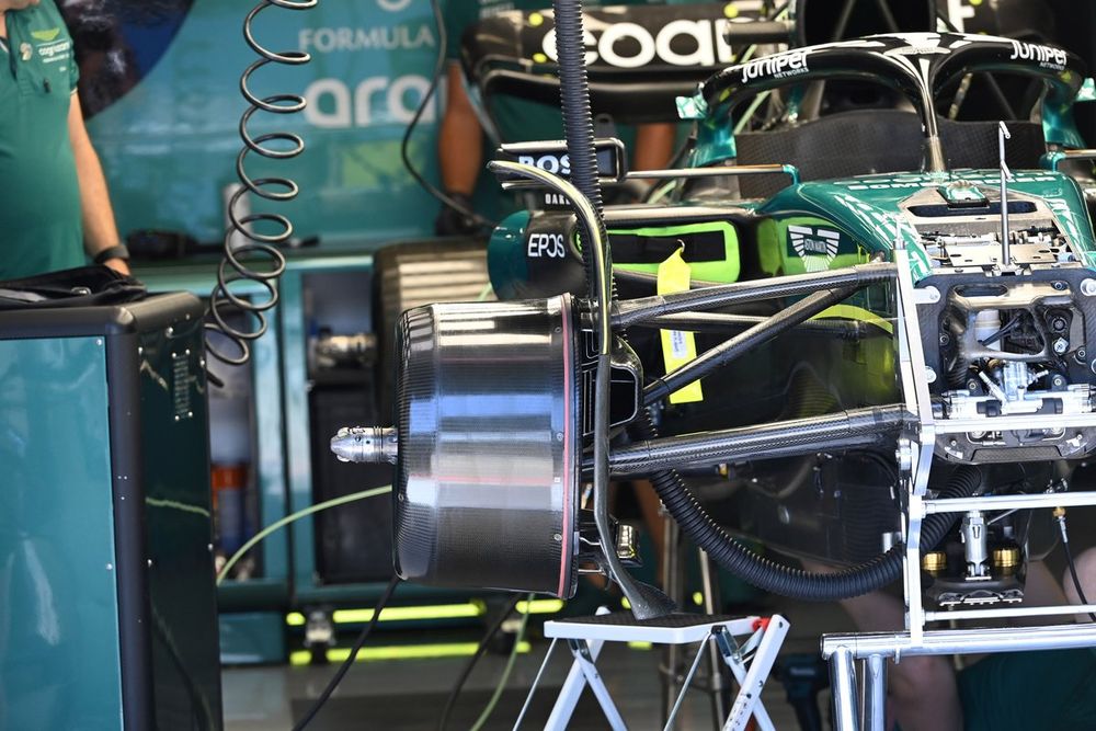 Aston Martin AMR23 detalle del tambor de freno