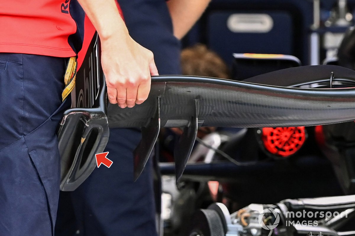 Dettaglio della paratia laterale dell'ala anteriore della Red Bull RB16 dotata di un soffiaggio sotto al marciapiede