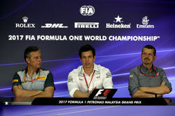 Mario Isola, Pirelli Spor Direktörü, Toto Wolff, Mercedes AMG F1 Direktörü ve Guenther Steiner, Haas