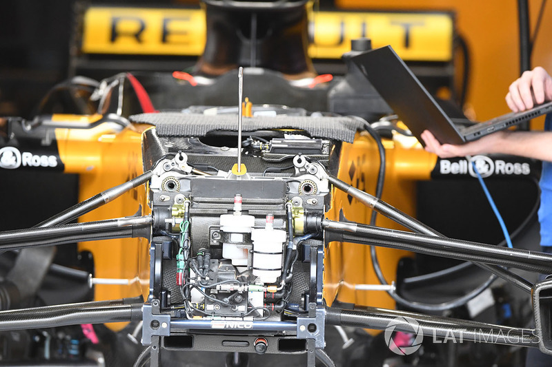 Renault Sport F1 Team RS17 ön süspansiyon detay