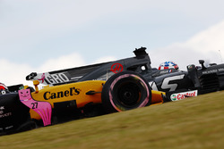 Nico Hulkenberg, Renault Sport F1 Team RS17, Romain Grosjean, Haas F1 Team VF-17