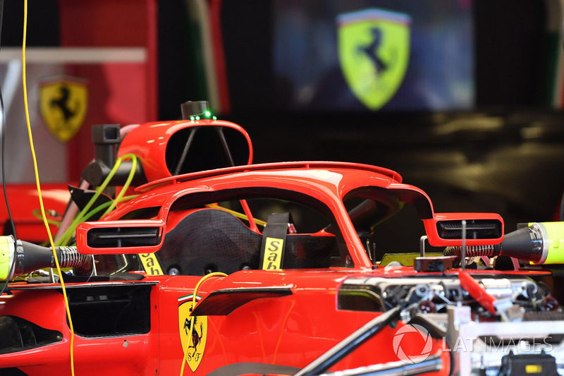Дзеркало заднього виду Ferrari SF71H на Halo
