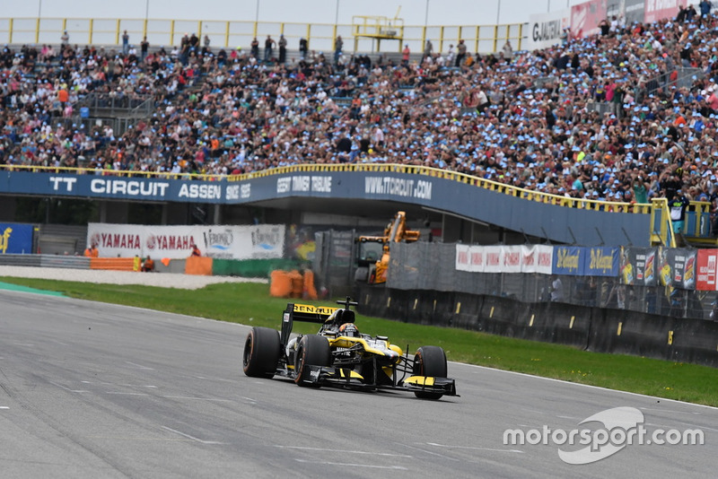 Карлос Сайнс, Renault F1 Team