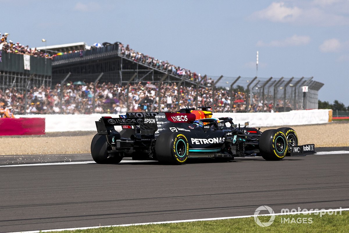 Max Verstappen, Red Bull Racing RB16B, Lewis Hamilton Mercedes W12