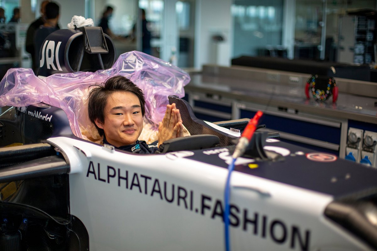 Yuki Tsunoda, Alpha Tauri, seat fitting