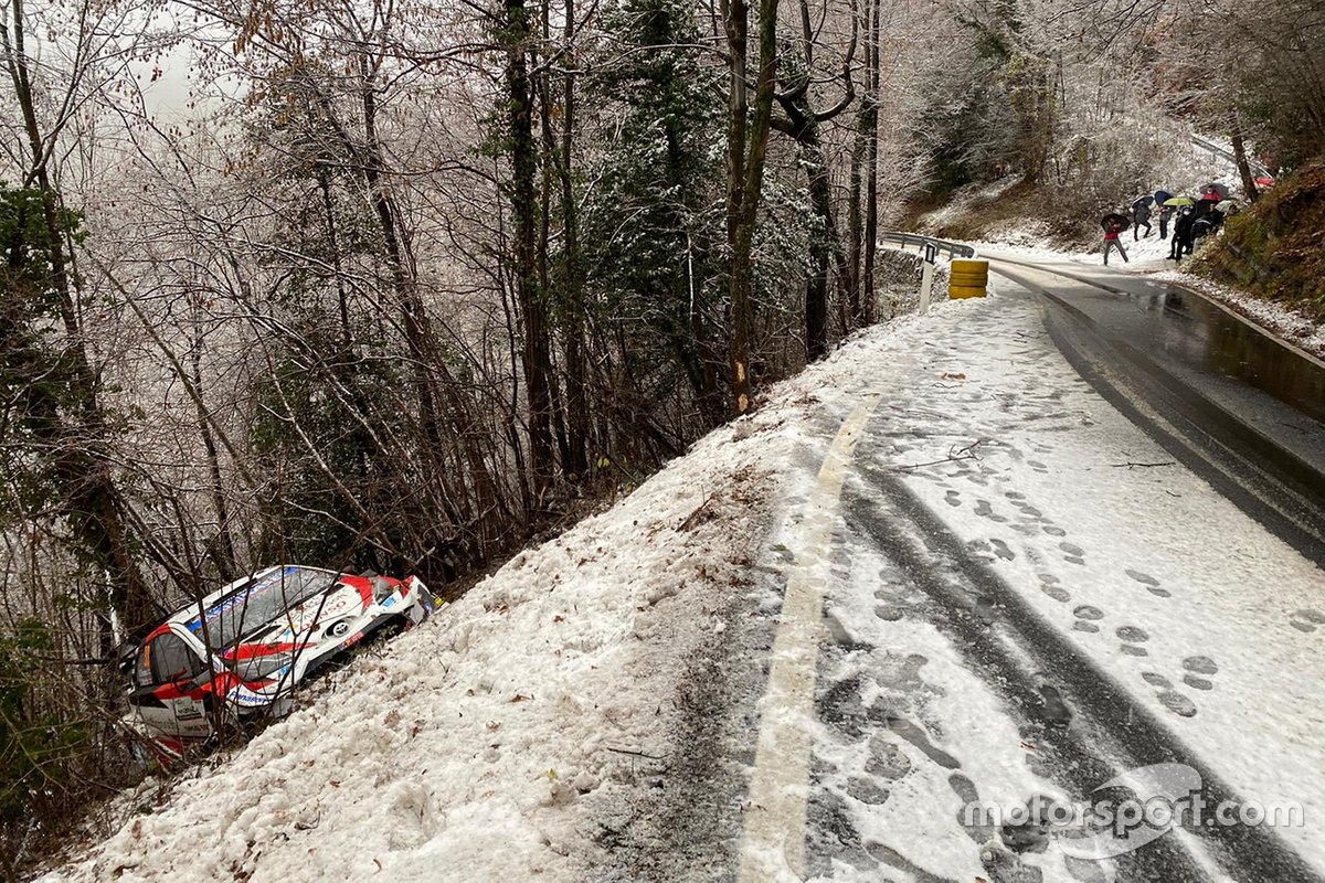 Crash: Elfyn Evans, Scott Martin, Toyota Gazoo Racing WRT Toyota Yaris WRC