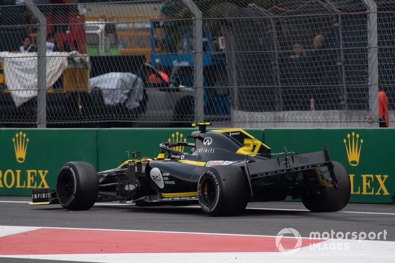 La monoposto danneggiata di Nico Hulkenberg, Renault R.S. 19
