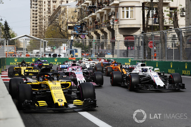 Carlos Sainz Jr., Renault Sport F1 Team R.S. 18, leads Lance Stroll, Williams FW41 Mercedes, Sergio Perez, Force India VJM11 Mercedes, Nico Hulkenberg, Renault Sport F1 Team R.S. 18, Fernando Alonso, McLaren MCL33 Renault, and the remainder of the field at