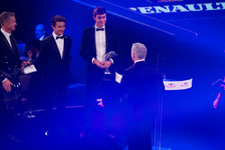 Lando Norris ve George Russell sahnede