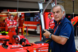 Giorgio Piola in der Formel-1-Boxengasse