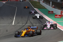 Fernando Alonso, McLaren MCL33, Esteban Ocon, Force India VJM11, Lance Stroll, Williams FW41