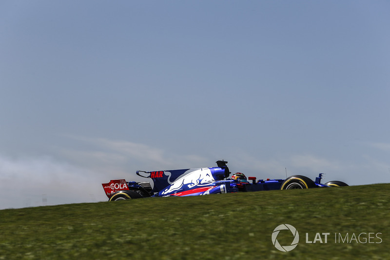 Brendon Hartley, Scuderia Toro Rosso STR12 con fallo de motor en la PL1