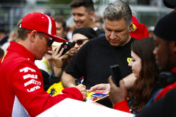 Kimi Raikkonen, Ferrari, firma autografi ai tifosi