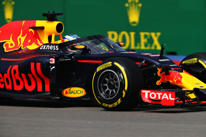 Daniel Ricciardo, Red Bull Racing RB12 met het aeroscreen