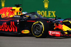 Daniel Ricciardo, Red Bull Racing RB12 met het aeroscreen