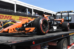 Bergung des Autos von Fernando Alonso, McLaren MCL32