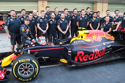 Max Verstappen, Red Bull Racing op teamfoto