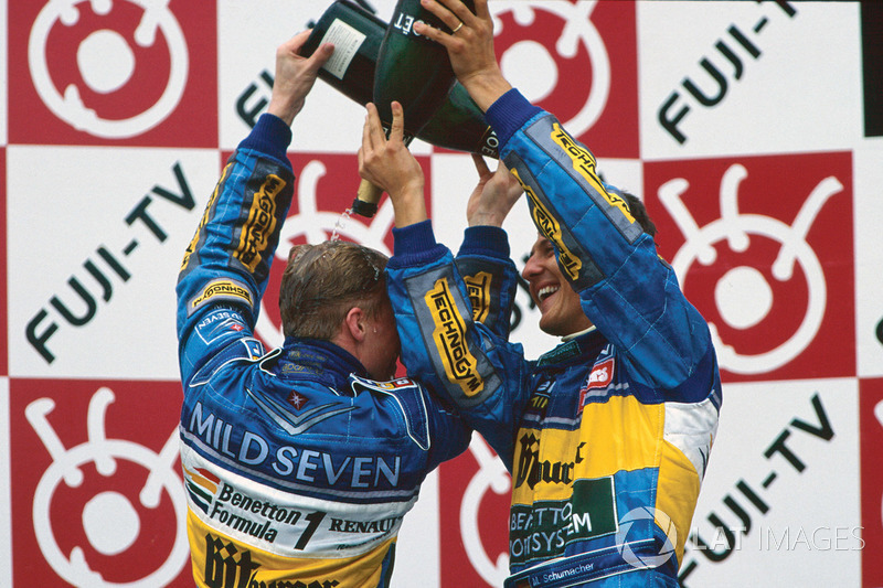 Podyum: Yarış galibi Michael Schumacher, Benetton, 3. Johnny Herbert, Benetton