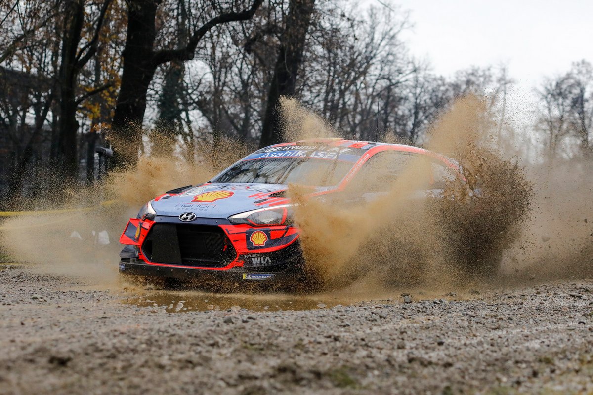 Pereli Hyundai Motorsport, Dani Sordo, dan navigatornya, Carlos Del Barrio, saat tampil dalam Reli Monza 2020.