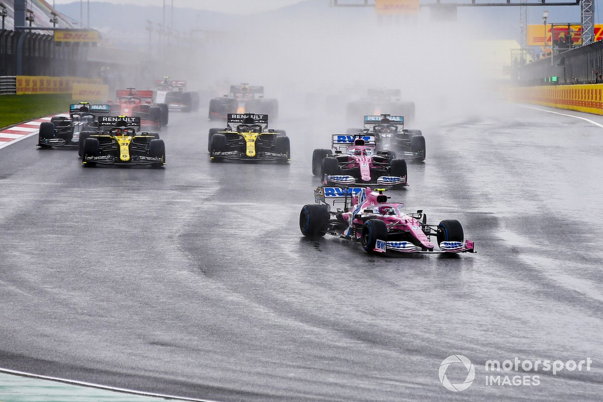 Lance Stroll, Racing Point RP20, Sergio Perez, Racing Point RP20, Daniel Ricciardo, Renault F1 Team R.S.20, Esteban Ocon, Renault F1 Team R.S.20, Lewis Hamilton, Mercedes F1 W11, dan pembalap lain saat balapan