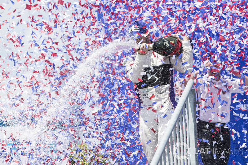Podio: ganador Sam Bird, DS Virgin Racing