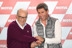 Carmelo Ezpeleta, Dorna-Chef; Sergio Uñac, Gouverneur der Provinz San Juan