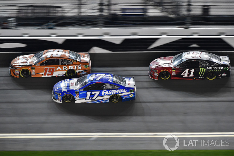 Daniel Suarez, Joe Gibbs Racing Toyota, Ricky Stenhouse Jr., Roush Fenway Racing Ford Fusion, Kurt Busch, Stewart-Haas Racing Ford Fusion