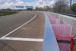 SAFER-Barriere in den Porsche-Kurven