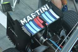 Williams FW38, ala posteriore