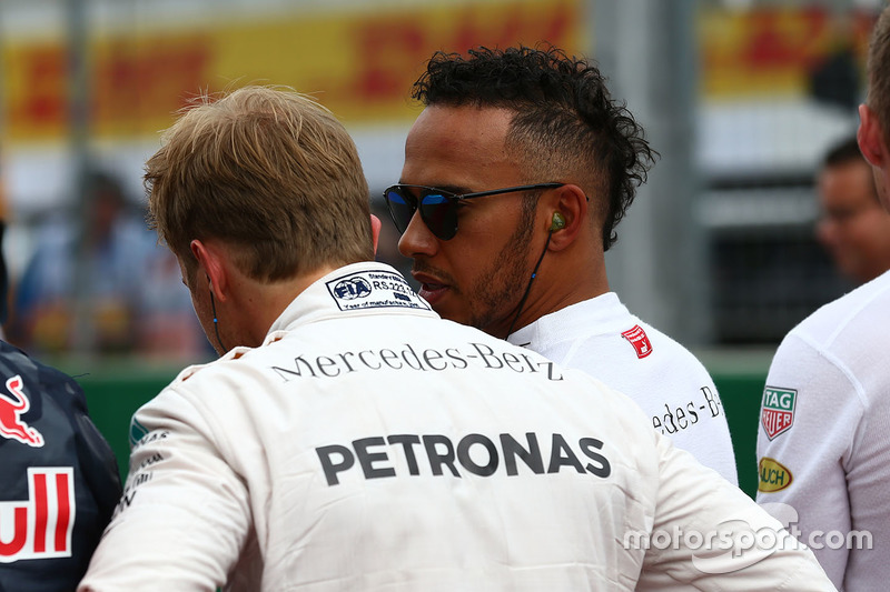 Nico Rosberg, Mercedes AMG Petronas F1 W07 e Lewis Hamilton, Mercedes AMG F1 W07