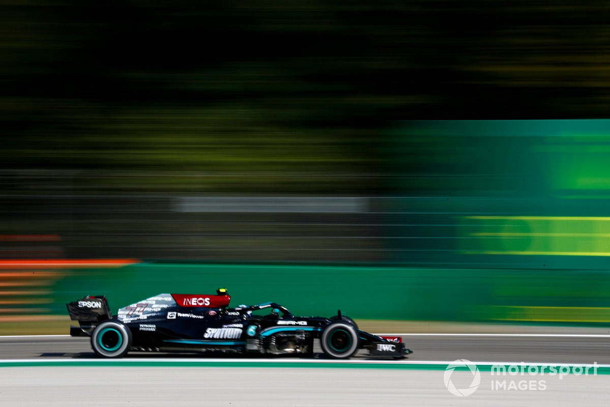 Valtteri Bottas, Mercedes W12 saat elibas Sirkuit Monza pada GP Italia, dua pekan lalu.