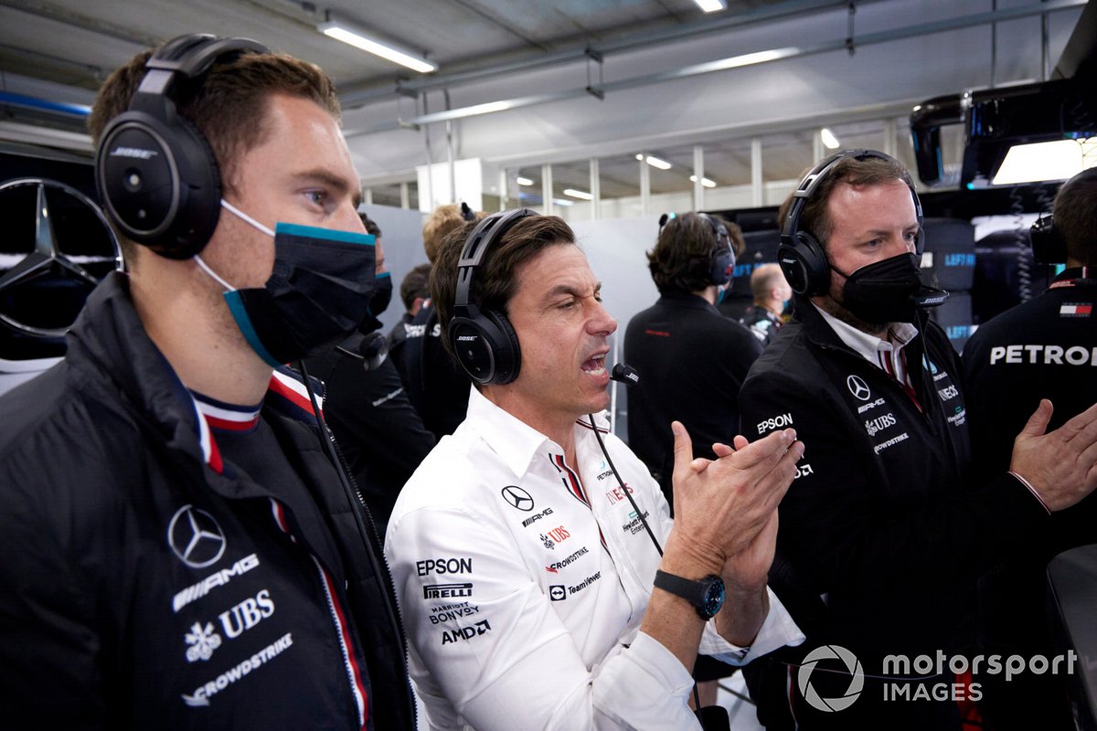 Stoffel Vandoorne aux côtés de Toto Wolff lors du GP du Brésil.